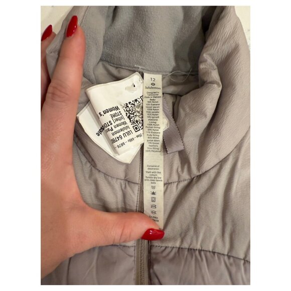 Lululemon Women's Down for It All Gray Vest Goose Down Size 12 - Very Good - Picture 3 of 3